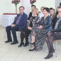 Dyrekcja ogląda występ artystyczny