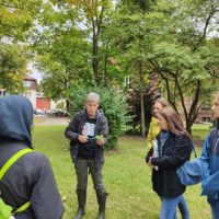 Klasa 3 ck na zajęciach terenowych pt. Apteka roślinna - rośliny lecznicze najbliższej okolicy