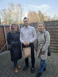 Pani Jolanta Urbanek i pani Bożena Lisowska z menadżerem Tiffi Boutique Hotel
