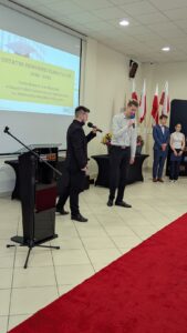 Na scenie szkolni artyści - Emmanuel Som i Bartosz Frydrych