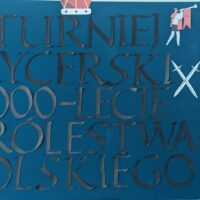 Tablica informująca o Turnieju Rycerskim z okazji 1000-lecia Królestwa Polskiego