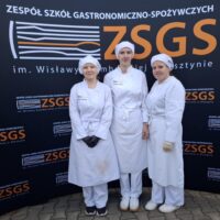 Uczennice z klasy 3cb gotowe do zawodowej majówki