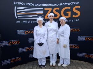 Uczennice z klasy 3cb gotowe do zawodowej majówki