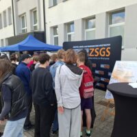 Nasze stoisko z ogromnym zainteresowaniem wśród ósmoklasistów