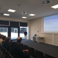 Uczniowie klasy 2Tb w trakcie prelekcji