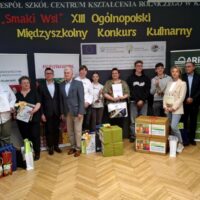 Wspólne zdjęcie nagrodzonych w konkursie Smaki wsi