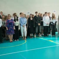 Klasy trzecie technikum podczas uroczystego apelu