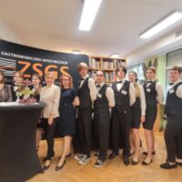 Reprezentacja Gastronomika podczas obsługi kelnerskiej