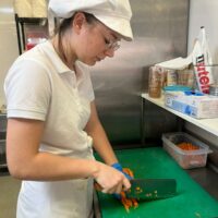 Nauka technik kulinarnych charakterystycznych dla kuchni śródziemnomorskiej w restauracji w Maladze