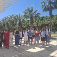Portowa promenada Palmeral de Las Sorpresas na nabrzeżu Malagi