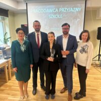 Pamiątkowe zdjęcie Pani Dyrektor ZSG-S, właścicielki restauracji Casablanca z Prezydentem Olsztyna i Warmińsko-Mazurską Kurator Oświaty