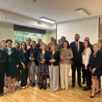 Pamiątkowe zdjęcie wszystkich wyróżnionych pracodawców