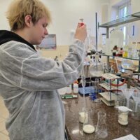 Uczniowie oznaczają kwasowość potencjalną mleka
