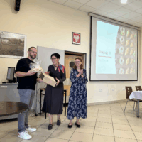 Dyrekcja ZSGS w Olsztynie składa panu Michałowi Tomczykowi podziękowania za przybycie