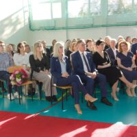 Grono pedagogiczne podczas uroczystej akademii
