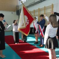 Uroczyste ślubowanie w obecności przedstawicieli klas pierwszych