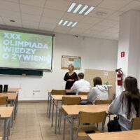 Pani wicedyrektor Anna Deptuła otwiera Olimpiadę Wiedzy o Żywieniu