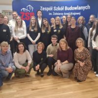 Uczestnicy biorący udział w debacie Erasmus+