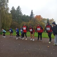 Uczniowie podczas rozgrzewki w ramach ErasmusDays2025