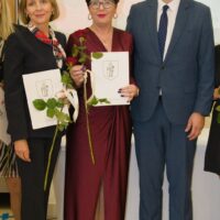 Wspólne zdjęcie nagrodzonych z naszej szkoły z Prezydentem Olsztyna