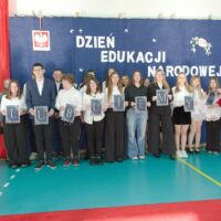 Uczniowie klasy 1Tb wraz z wychowawczynią