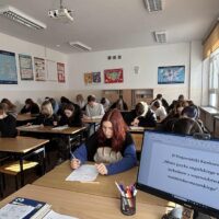 Uczniowie podczas etapu szkolnego II Wojewódzkiego Konkursu MISTRZ JĘZYKA ANGIELSKIEGO WŚRÓD TECHNIKÓW