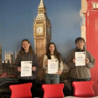 Wspólne zdjęcie laureatów etapu szkolnego II konkursu wojewódzkiego z języka angielskiego