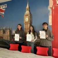 Wspólne zdjęcie laureatów etapu szkolnego II konkursu wojewódzkiego z języka angielskiego