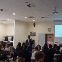 Wykład na temat, jak działają przestępcy