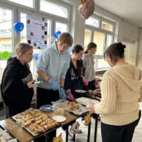 Powodzeniem cieszyły się ciasta przygotowane przez uczniów