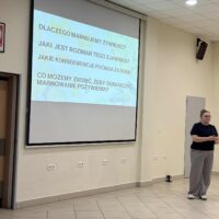 Pani Maria Baranowicz prowadzi wykład