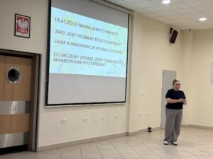 Pani Maria Baranowicz prowadzi wykład