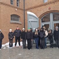 Wspólne zdjęcie przed Kuźnią Społeczną w Olsztynie
