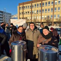 Nauczyciele i uczniowie gotowi do działania