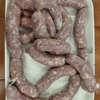 Prezentacja białej kiełbasy surowej