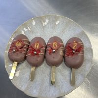 Efaktowny deser cake sicles