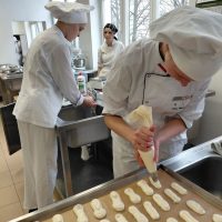 Szprycowanie biszkoptów lady fingers