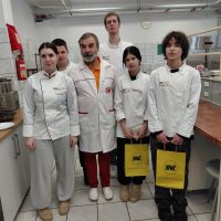 Wspólne zdjęcie uczestników z prowadzącym