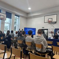 Uczniowie podczas konferencji