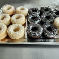 Prezentacja donatów kokosowych i oreo