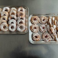 Prezentacja oponek serowych, róż karnawałowych, faworków