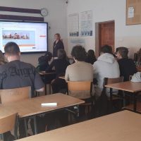 Nauczyciele matematyki przedstawiają zasady konkursu