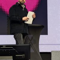 Wykład o ewolucji dezinformacji oraz jak nie zgubić się w gąszczu fake newsów w XXI wieku