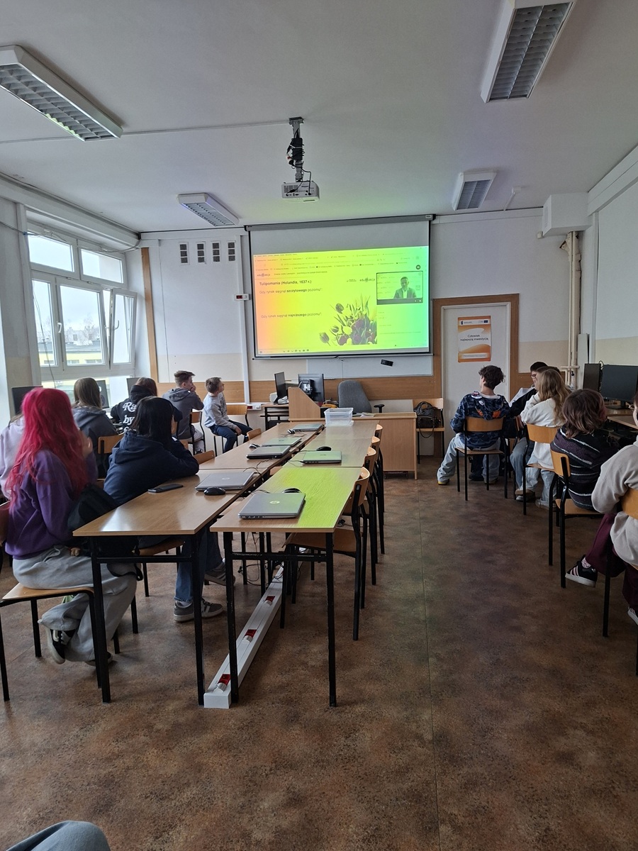 Lekcja online „Emocje, ryzyko i pieniądze – psychologiczne pułapki inwestowania”