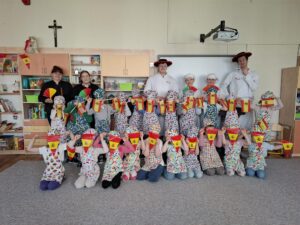 Wspólne zdjęcie prowadzących i uczestników