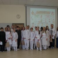 Pamiątkowe zdjęcie wszystkich uczestników z organizatorami oraz jury