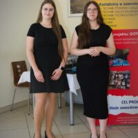 Uczennice podczas wystąpienia
