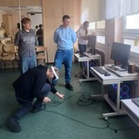 Uczniowie podczas warsztatów - Wirtualna rzeczywistość