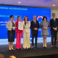 Wspólne zdjęcie po odebraniu wyróżnień z udziałem Pani Sylwii Rembiszewskiej-Piątek, I Zastępcy Prezydenta Olsztyna