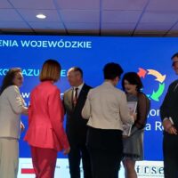 Wyróżnienie dla naszej szkoły odbiera Pani Dyrektor Wioletta Róża Rutkowska